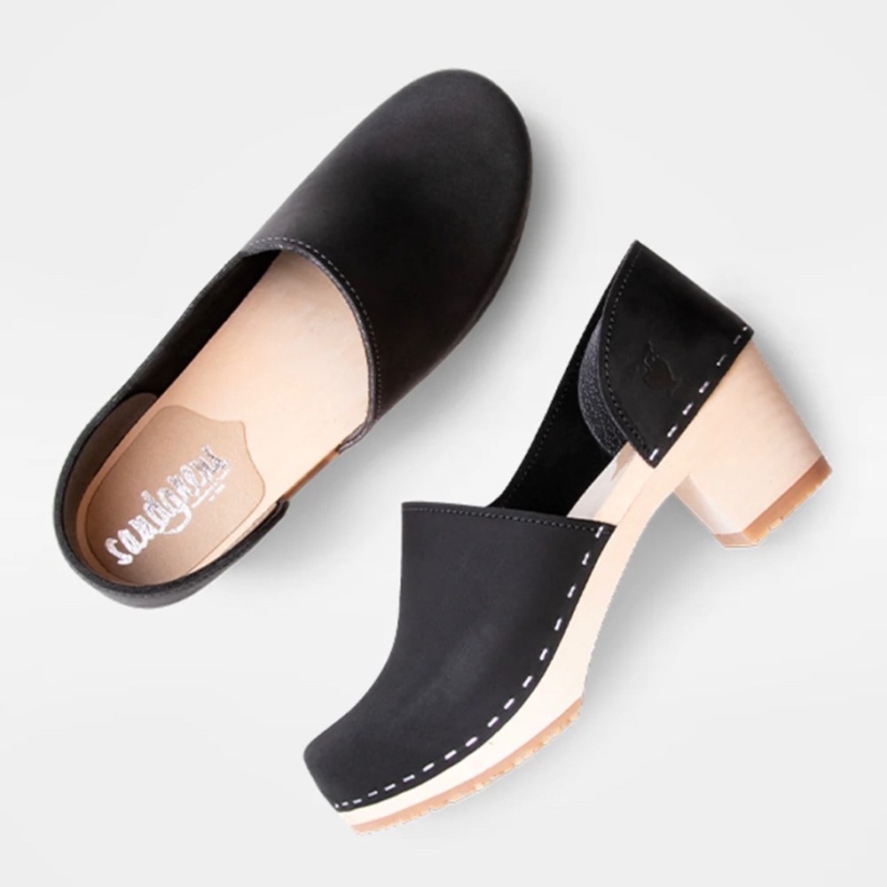 Sandgrens Brett black clogs, gently used